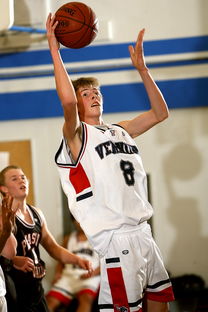 开云全站-各大豪门主帅战术风格全面对比，各大豪门球衣